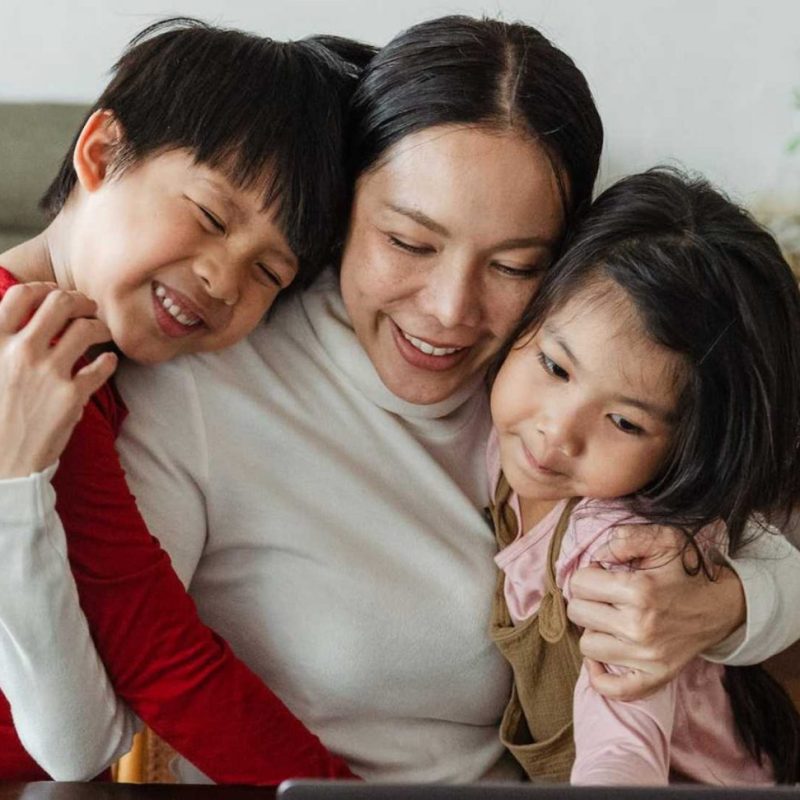 Trabajos online para madres, conoce estás ideas