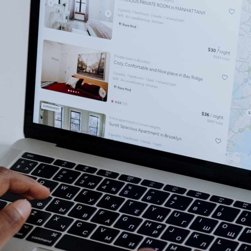 Oportunidades de trabajo remoto en Airbnb para latinoamericanos