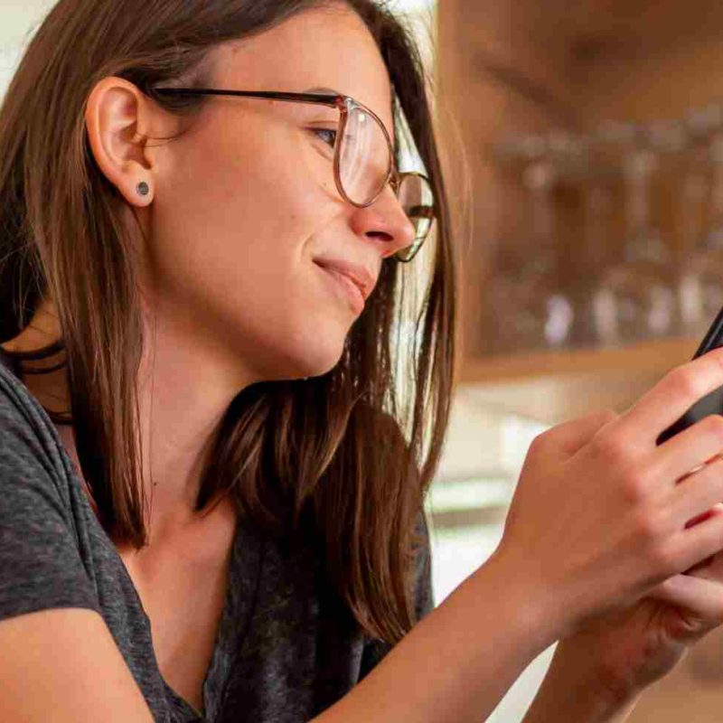 10 trabajos remotos que puedes hacer en solo una hora al día