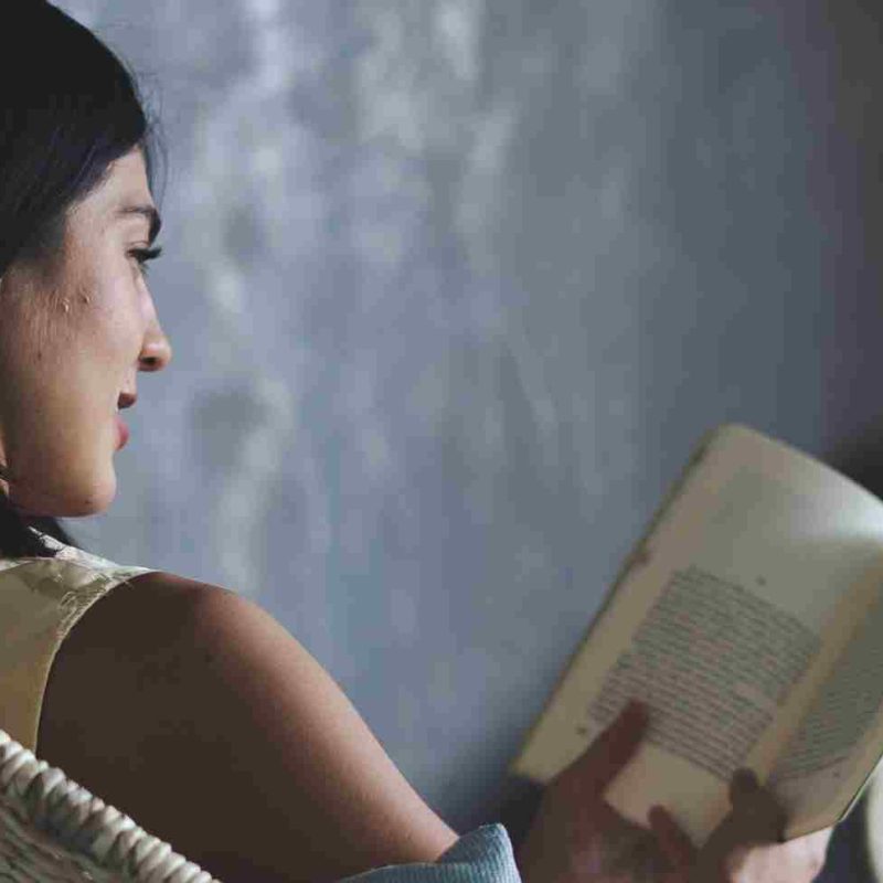 Estas páginas te pagan por leer libros