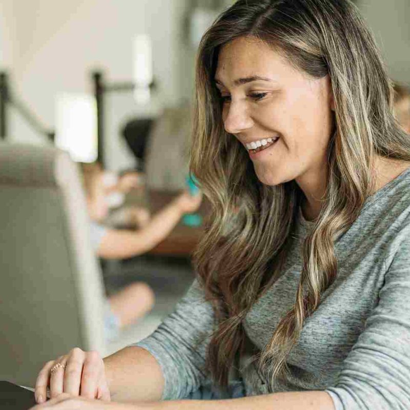 El impacto de cerrar la brecha digital con el trabajo virtual